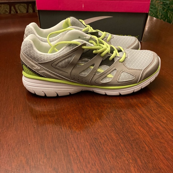 L.A Gear sneaker size 8 1/2 medium  NWT - Picture 4 of 8